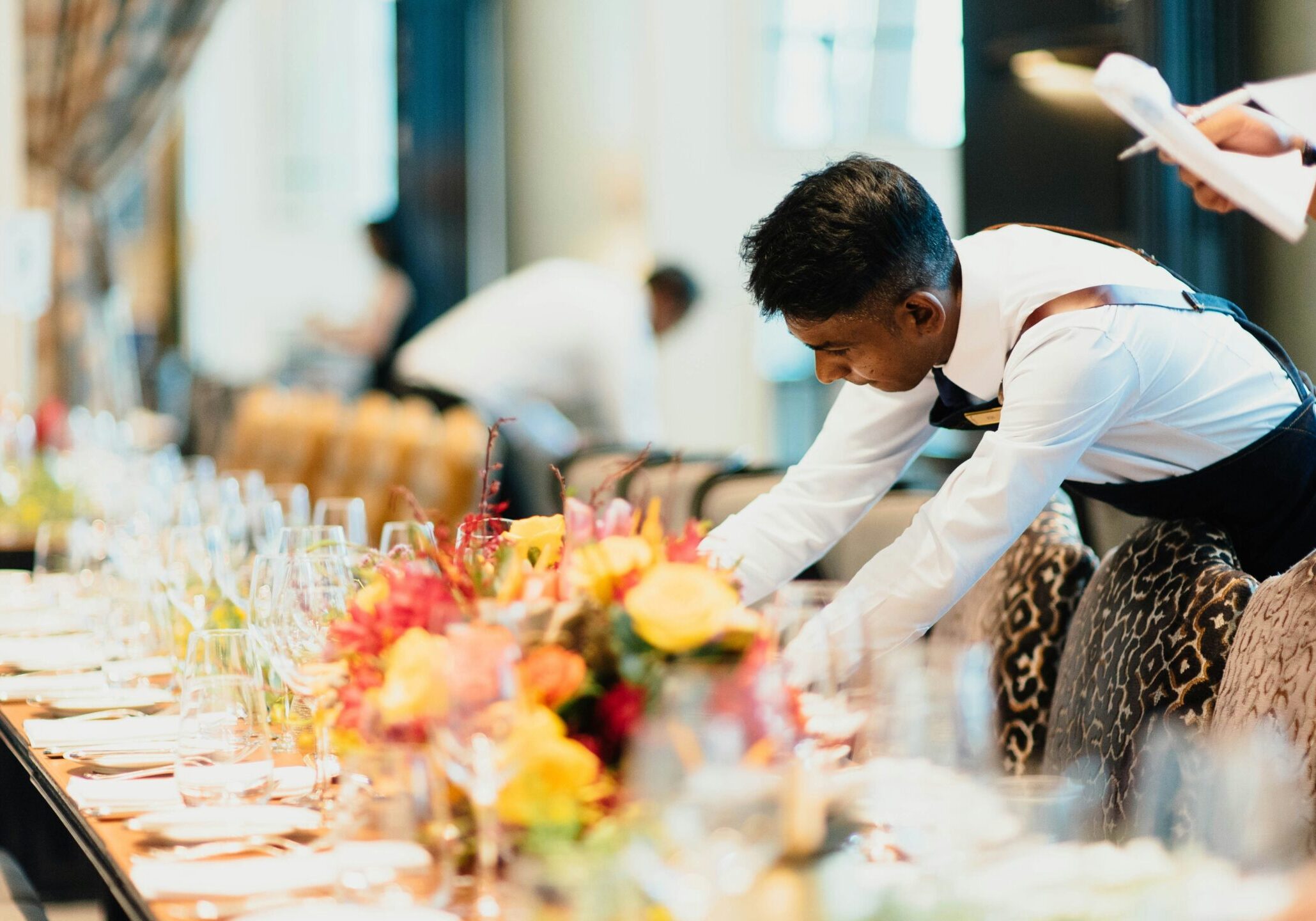 chuttersnap-unsplash-Waiting tables